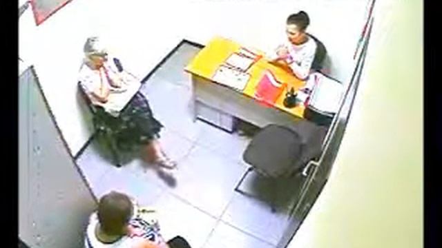 Мошенники успокаивают скандальных клиентов. Супермаркет кредитов. Днерпопетровск 2014 год смотреть онлайн