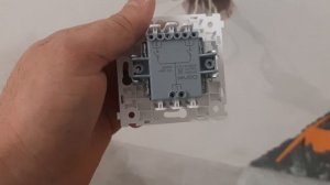 Как установить двухклавишный выключатель DONEL R98