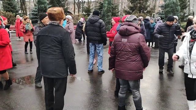 Харьков 24.12.23. Танцы в Центральном парке. смотреть онлайн