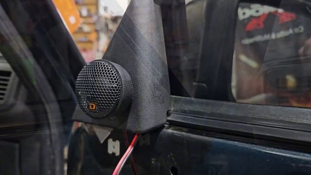 Установка акустических динамиков DL Audio Anaconda 165 Comp в Niva L смотреть онлайн