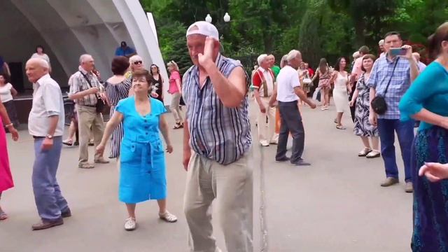 АХ, СМУГЛЯНКА-МОЛДОВАНОЧКА! ТАНЦЫ В ПАРКЕ ГОРЬКОГО ХАР смотреть онлайн