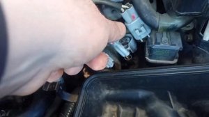 Замена топливного фильтра Toyota Avensis D4D