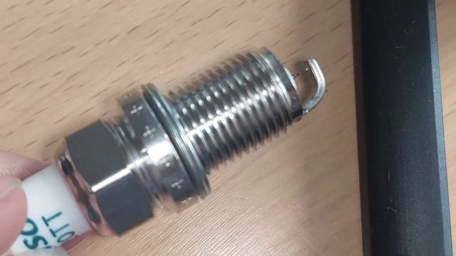 Как выглядят оригинальные иридиевые свечи DENSO Iridium IK20TT смотреть онлайн