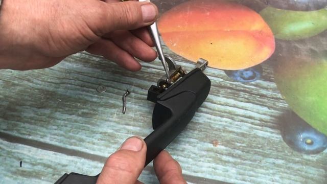 Починил дверную ручку гвоздиком Лада Гранта смотреть онлайн