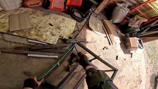 Я его боюсь ! Нападает на меня ! Мой прицеп готов ! ХУТОР В ЛЕСУ №687 смотреть онлайн