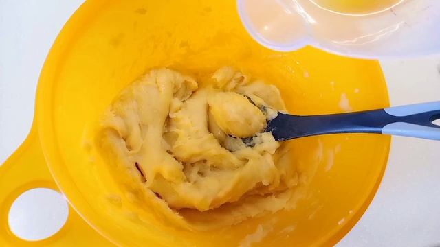 Профитроли. Заварные булочки для приготовления закусок.