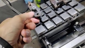 WM210 Клинові прижимні планки суппорта