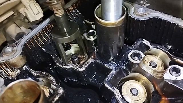 Замена маслосъемных колпачков QR20DE смотреть онлайн