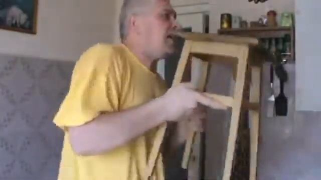 Весёлое видео про мужика с табуреткой смотреть онлайн