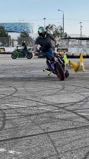 Мем / прикол / стант / stunt / трюки на мотоцикле / мотошоу / Filipp_topstunt / TOPSTUNT смотреть онлайн