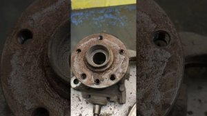 Нужно ли смазывать ступицу перед установкой тормозно?