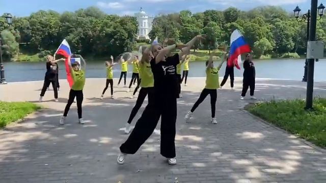 Танцевальный флешмоб ко Дню России 2024 смотреть онлайн