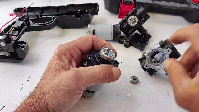 Аккумуляторная автомойка - замена насоса.