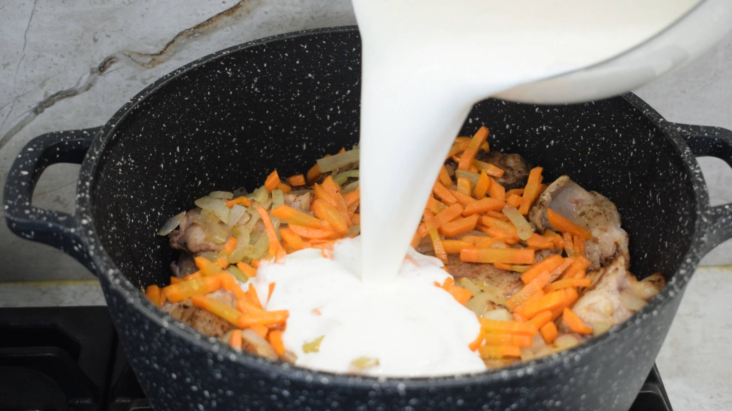 Готовят ВСЕ и все по-разному! А я готовлю ТОЛЬКО ТАК! Кролик в сметане - мой любимый РЕЦЕПТ! смотреть онлайн