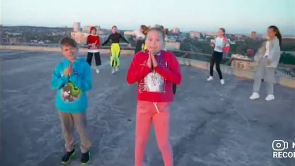 Поем песню звук поставим на всю