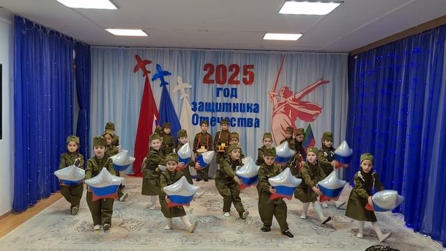 Танец с шарами триколор 