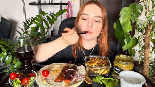 МУКБАНГ | Чевапчичи, картошка, айвар | Mukbang | Cevapcici, Ajvar, Pot