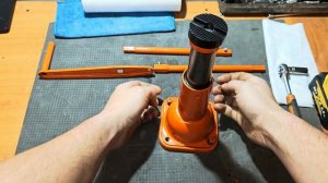 Домкрат в автомобиль (винтовой механический)