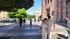 😍🌸 Красавицы прогуливаются по прекрасному городу: прогулка по Еревану, Армения