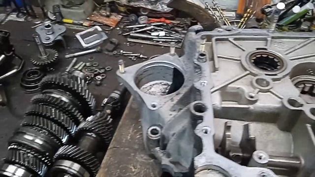 Шум подшипника первичного вала.