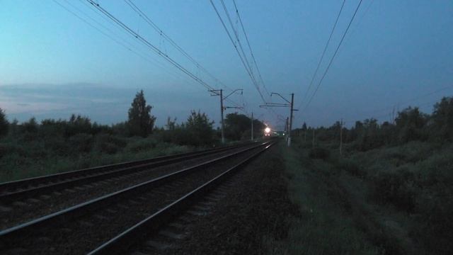 Электровоз ЧС7-052 с фирменным поездом "Сож" смотреть онлайн