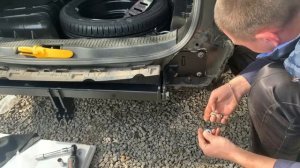 Встановлюємо фаркоп на Рено Меган 3