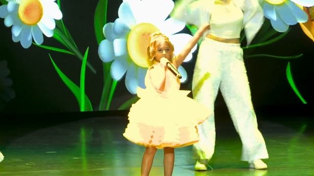 МАЛЕНЬКАЯ ДЕВОЧКА⭐️ смотреть онлайн