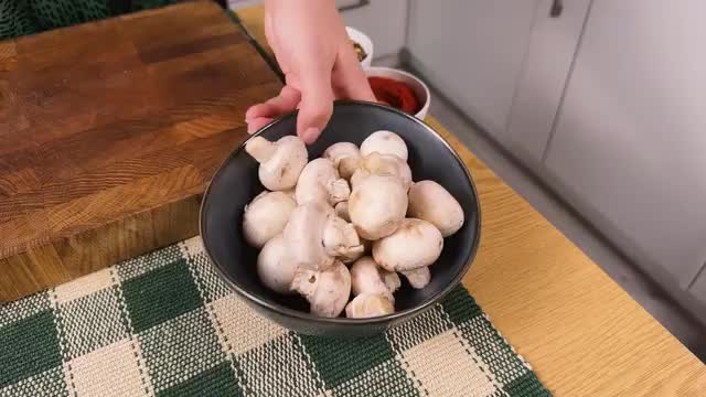 😋 Просто и сытно: шампиньоны с овощами, яйцами и сыром на сковороде ❗ смотреть онлайн