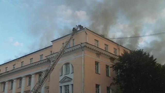 Пожар в здании бывшего техникума смотреть онлайн
