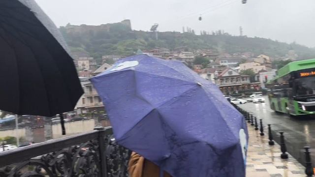 Грузия. Тбилиси. Прогулка под дождем. Отель. Центр. Экскурсия. смотреть онлайн