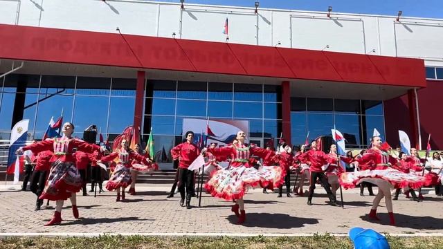 Танцевальный номер Казаки России. Ансамбль народного смотреть онлайн