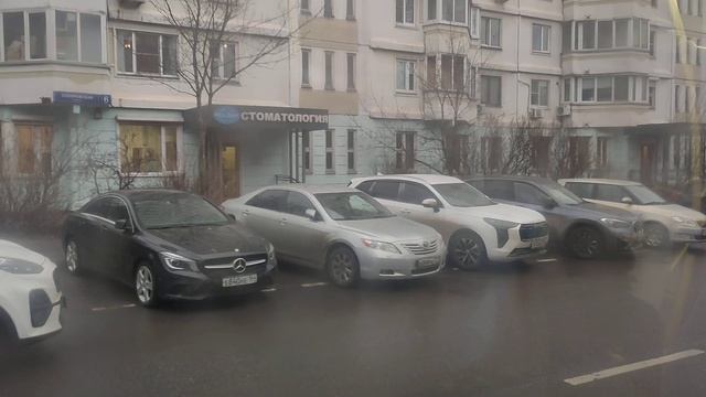 (ПЕРЕНУМЕРОВАН) Автобус №825. Беловежская улица - Метро смотреть онлайн