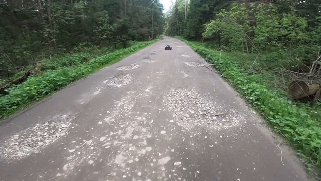 Кружим Traxxas X-maxx по району