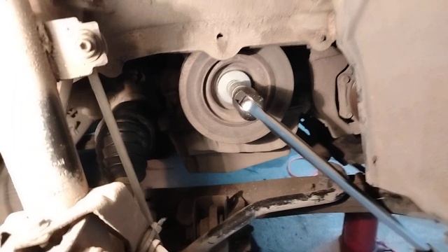 Рено Дастер 2.0 F4R как снять шкив коленвала.