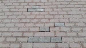 Ремонт покрытия из тротуарной плитки на городском обьекте. Так делать не надо!