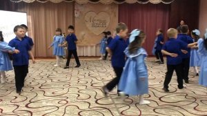 Танец ко Дню Матери в детском саду «Мамина улыбка».под