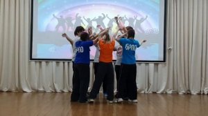 флешмоб под песню "недетское время". 118 школа, 9 класс