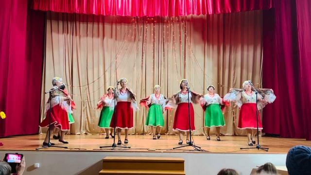 Хорошие девчата ❤️ танец «Рябиновые бусы» смотреть онлайн