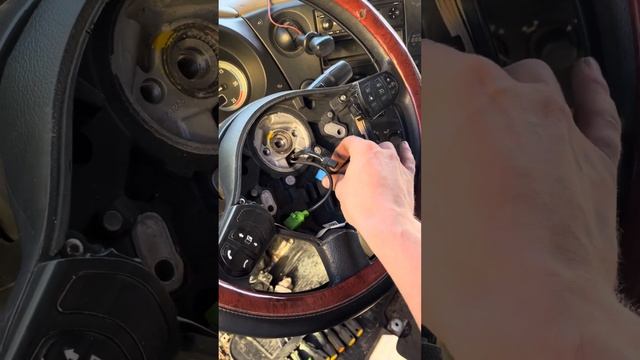 Даф 105. Снятие рулевого колеса ( руля ) поэтапно и понят? смотреть онлайн