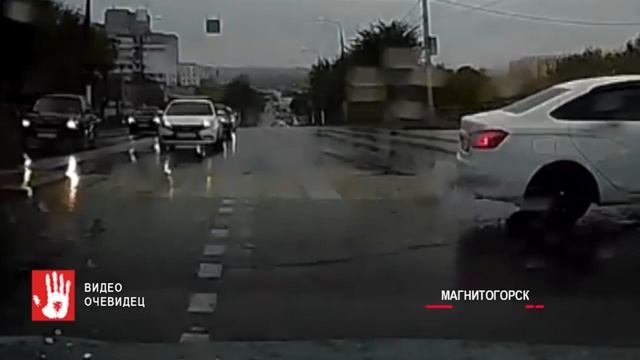 Не поделили дорогу. В Магнитогорске водитель на «Ладе? смотреть онлайн