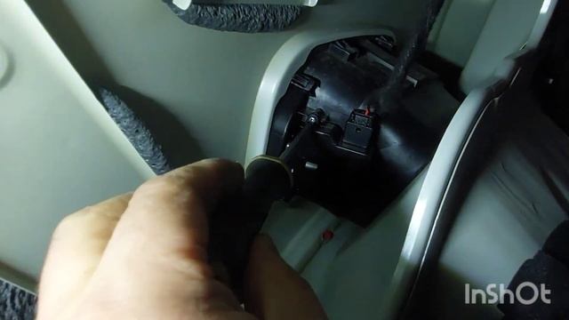 Не открывается лючок бензобака Киа Соренто. Замена пр? смотреть онлайн