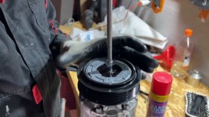 Как снять срывную (приводную) пластину компрессора Denso