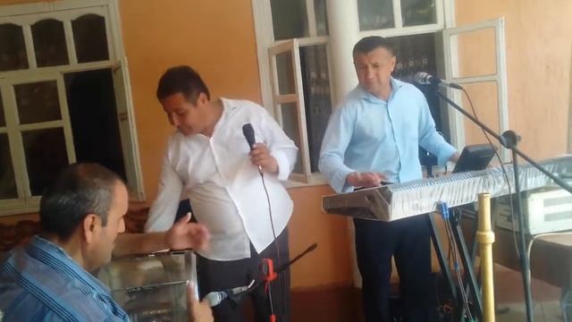 ДОСТОН КАРИМОВ ВА ИЛҲОМҶОН БАЗМИ ДЕВОНА КАРДАН. 2022 .НА? смотреть онлайн