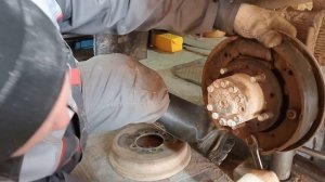 УАЗ. как отрегулировать задние тормозные колодки.