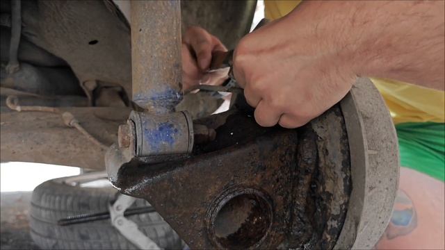 лайфхак при прокачке тормозов, если штуцер закис. хоро смотреть онлайн