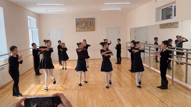 3 класс танец крижачок   Ваше мнение очень важно #dance #бе