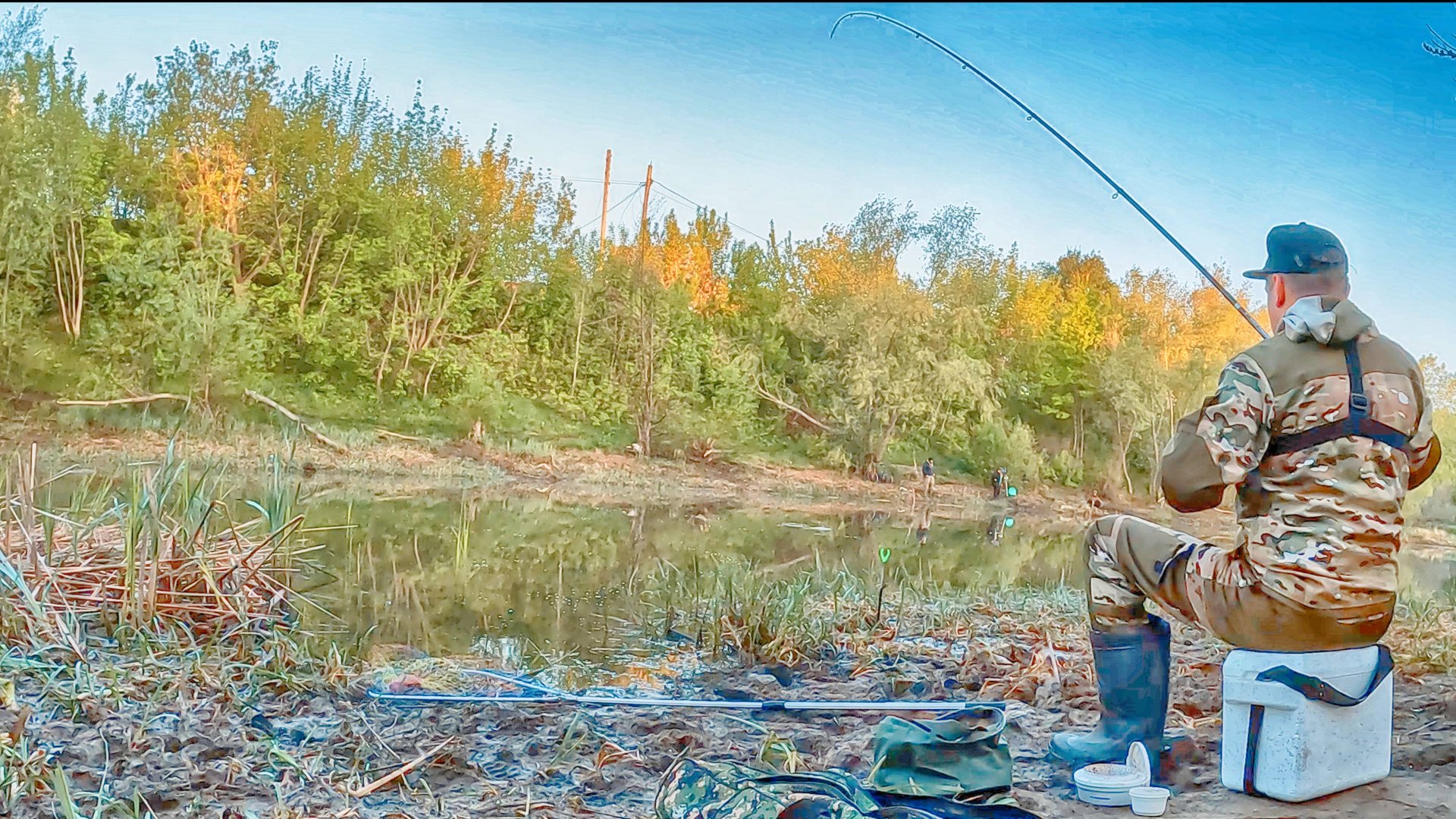 НЕОЖИДАННАЯ РЫБАЛКА НА МЕЛЕНЬКОМ ПРУДУ! ЛОВЛЯ КАРАСЯ НА ПОПЛАВОК.