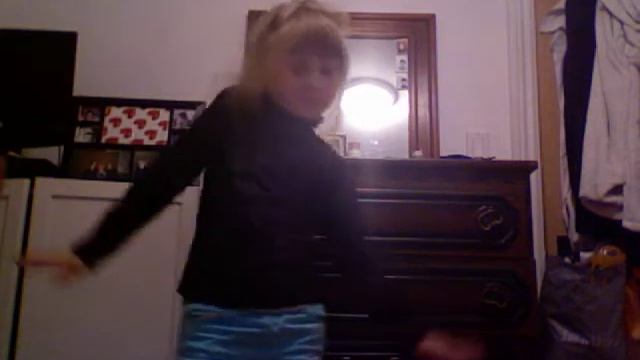 масянька танцует