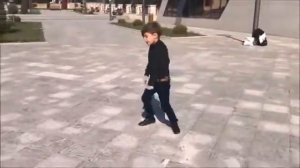 Парни и ребёнок классно танцует на лезгинку