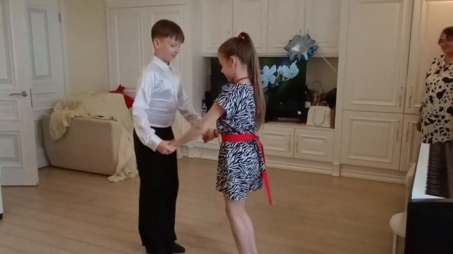 Диана и Арсений, танцевальное попурри, домашний конце?